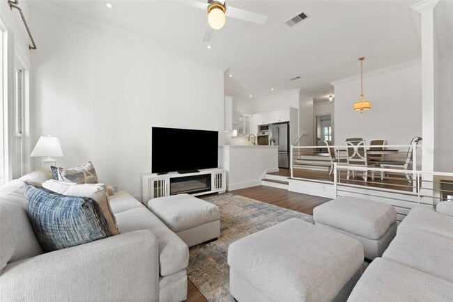 Building Photo - 625 Tropical Breeze Wy