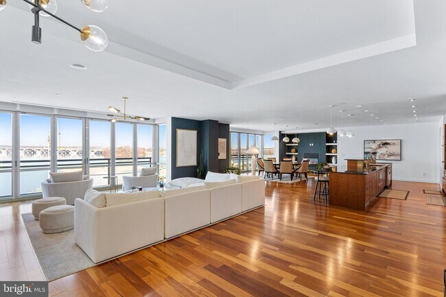 Building Photo - 147 Waterfront St