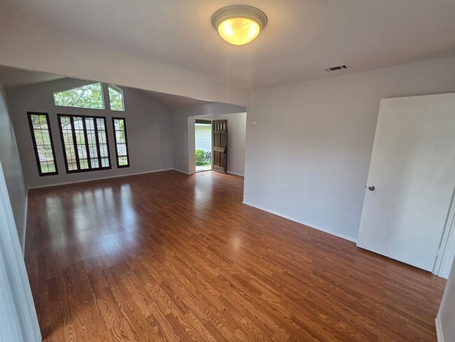 Building Photo - Stunning Via Verde home!