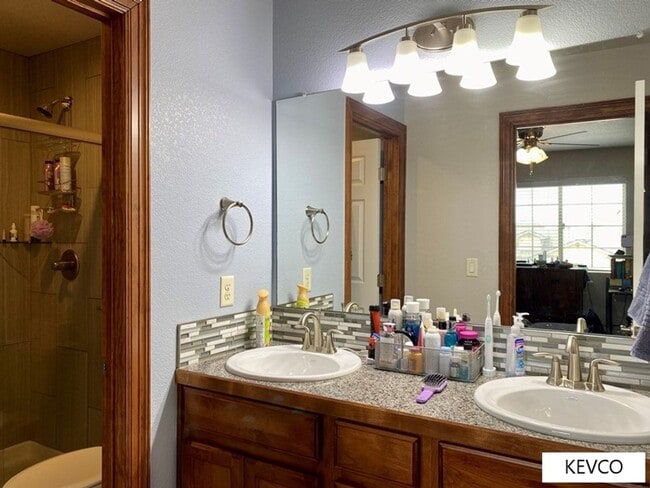 Building Photo - Expansive Newer Construction Townhome!