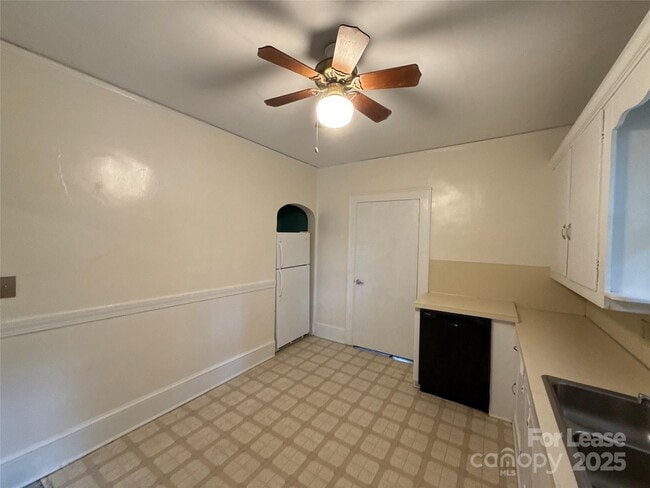 Building Photo - 2214 Floral Ave