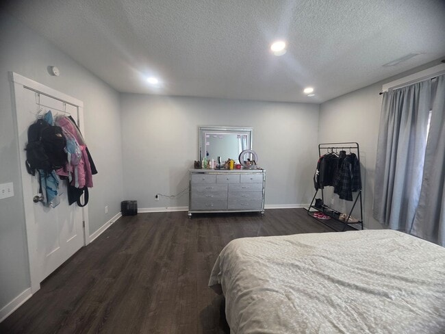 Building Photo - 626 NE Taylor St