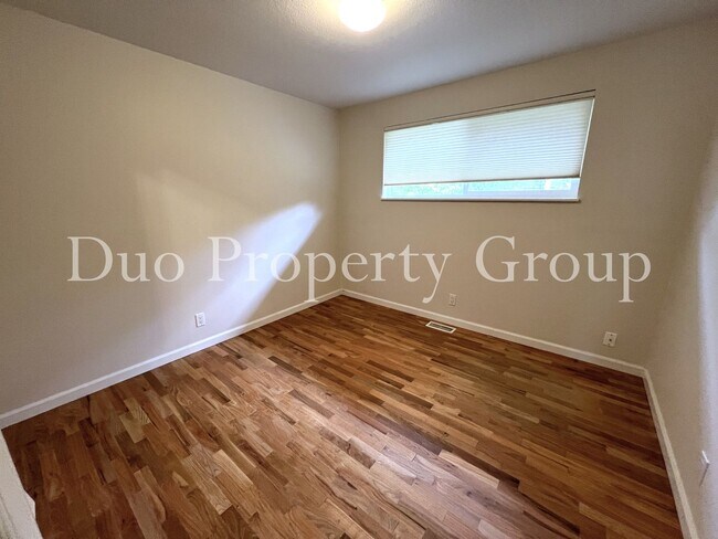 Building Photo - Edgewood South Eugene Home