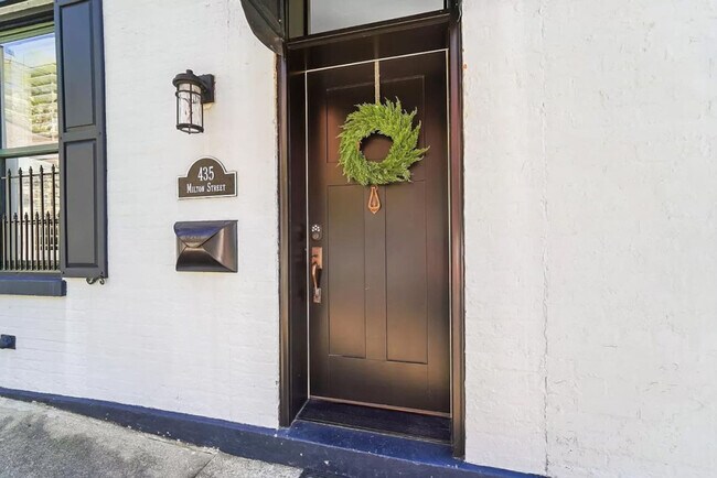 Building Photo - 1354 Broadway