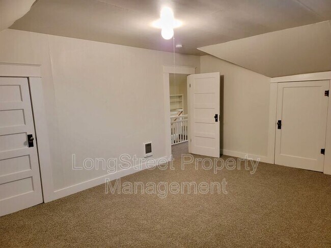 Building Photo - 29626 OR-34