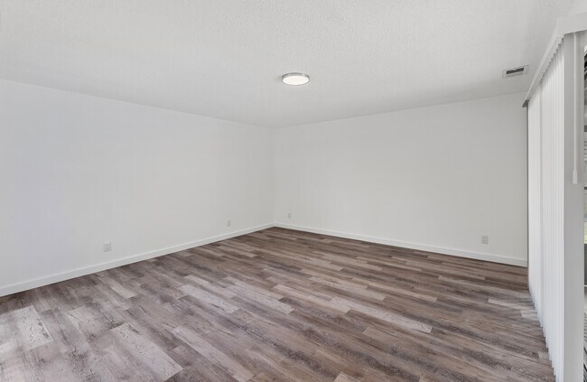 Building Photo - 886 Quail Run