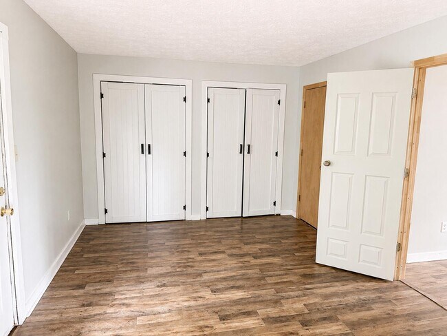 Building Photo - 51 Shields Ln