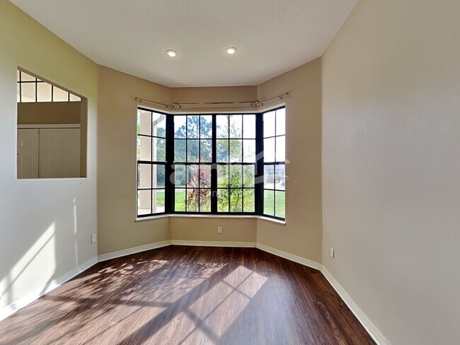 Building Photo - 2122 SW Burman Ln