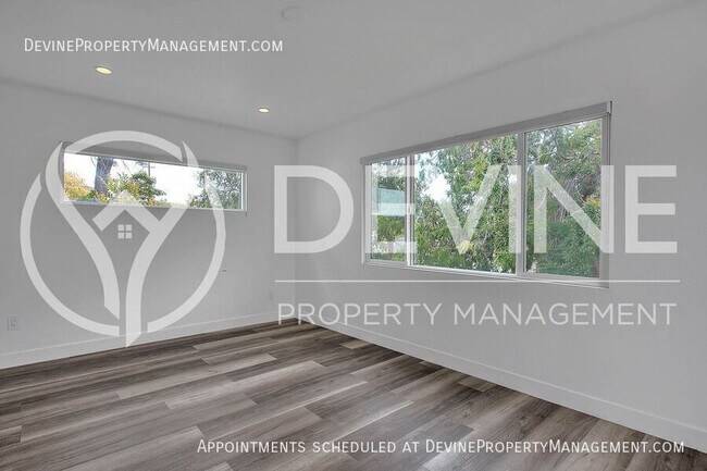 Building Photo - 3026 Greenfield Ave