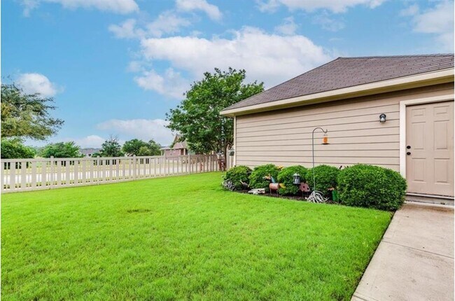 Building Photo - 2001 Herzog