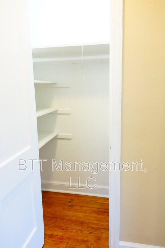 Building Photo - 812 Greenwood Cir