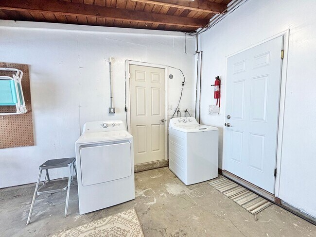 Building Photo - 207 Rossmore- MFR
