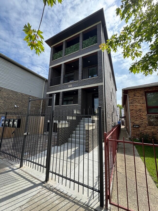Primary Photo - 2739 S Shields Ave