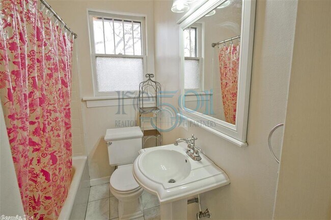 Building Photo - 1315 Kavanaugh Blvd