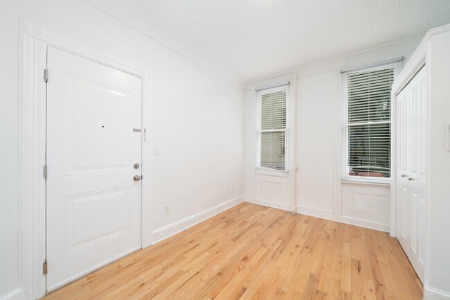 Building Photo - 502 2nd St