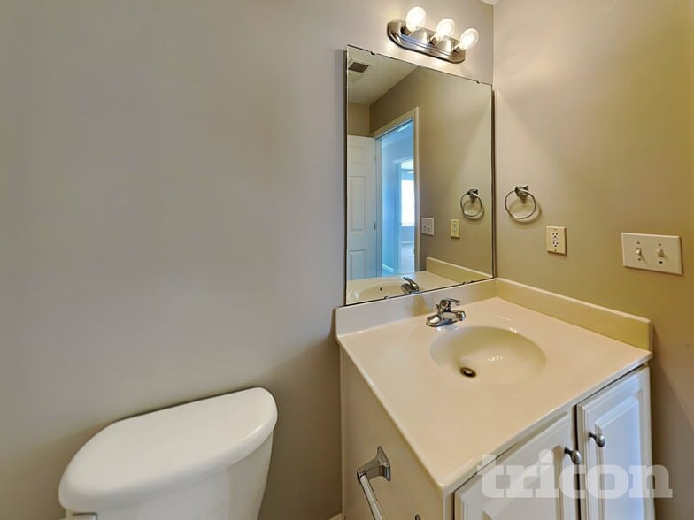 Building Photo - 312 Buckthorne Dr