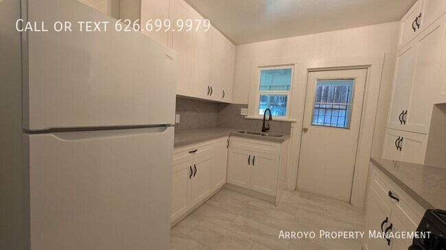 Building Photo - 6307 Aldama St