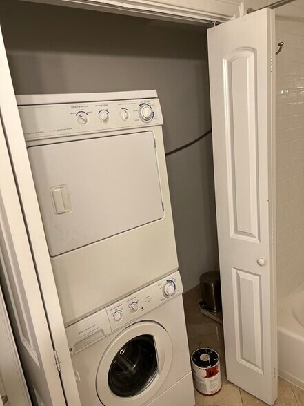 Building Photo - 639 Tremont St