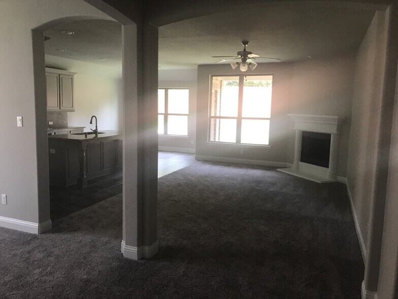 Building Photo - 16409 Amistad Ave