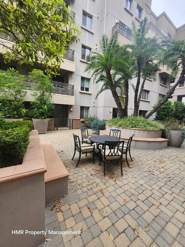 Building Photo - 2 bed 2.5 bath condominium at Lake at Waln...