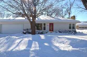 Building Photo - 1708 Lydia Ave W