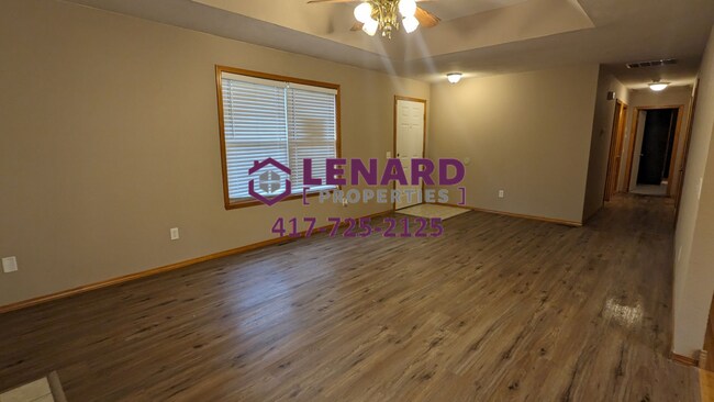 Building Photo - 3 Bedroom, 2 Bathroom House with Fenced Ba...