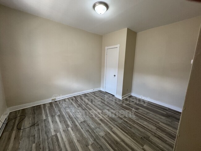 Building Photo - 40 E Washington St