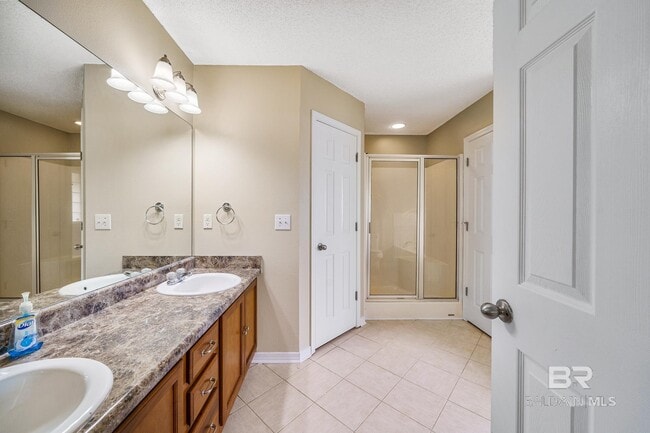 Building Photo - 16955 Heartland Cir