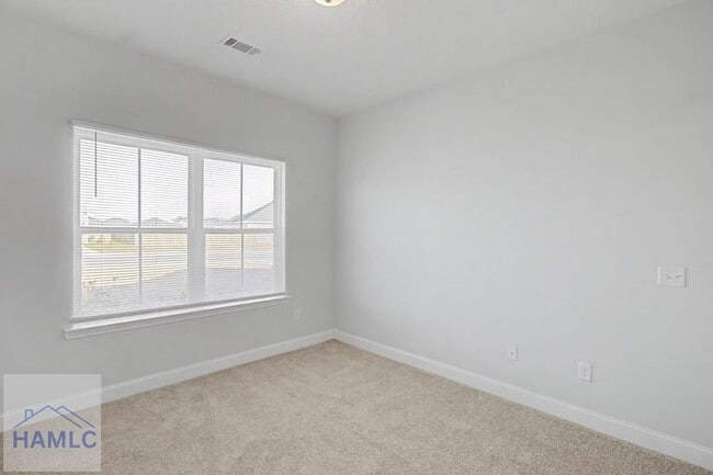 Building Photo - 20 Fuller Wy NE