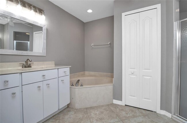 Master Bath - 207 Lewis Cir