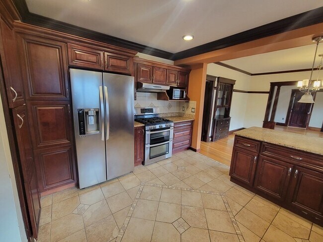 Building Photo - 4765 Washington St