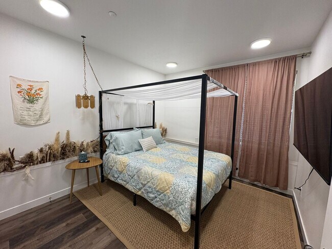 Building Photo - 380 Utah Ave