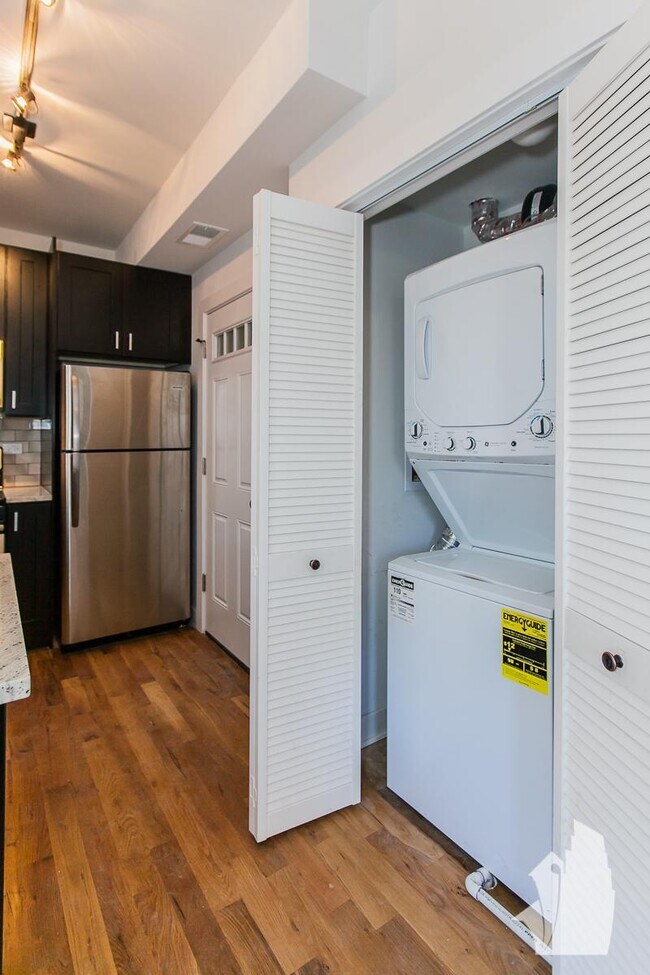 Building Photo - 1 bedroom in Chicago IL 60625