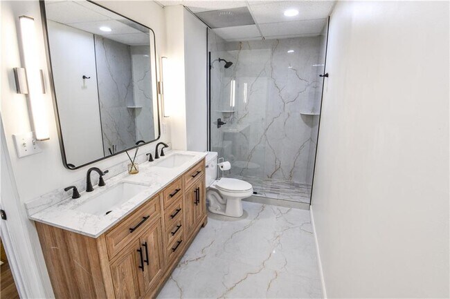 Building Photo - 1865 Oak Tree Hollow