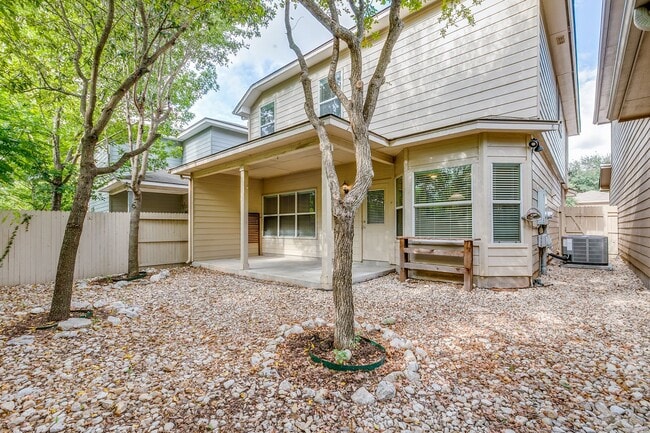 Building Photo - BEAUTIFUL 3-BEDROOM HOME NEAR MEDICAL CENTER