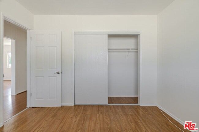 Building Photo - 2210 S Sycamore Ave