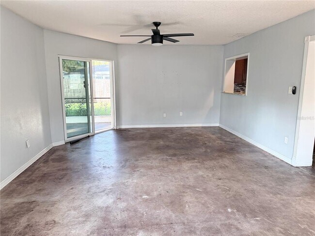 Building Photo - 912 Carvell Dr
