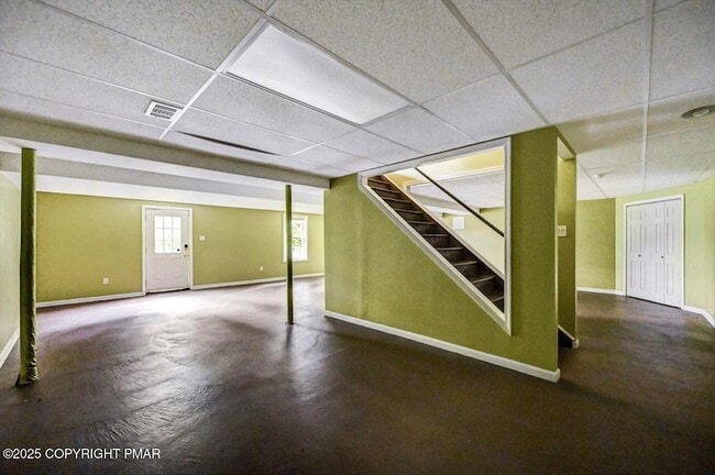 Building Photo - 115 Daffodil Dr