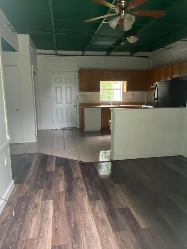 Building Photo - 428 W Locust St