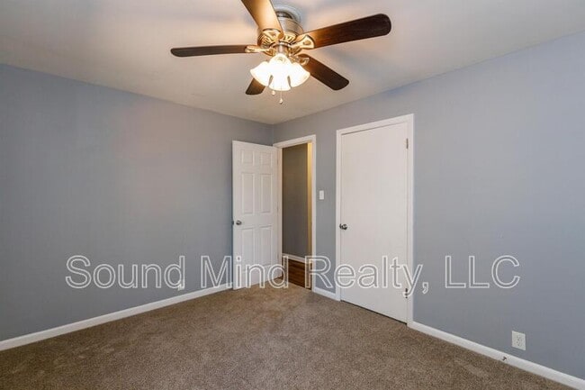 Building Photo - 717 Woodland Rd