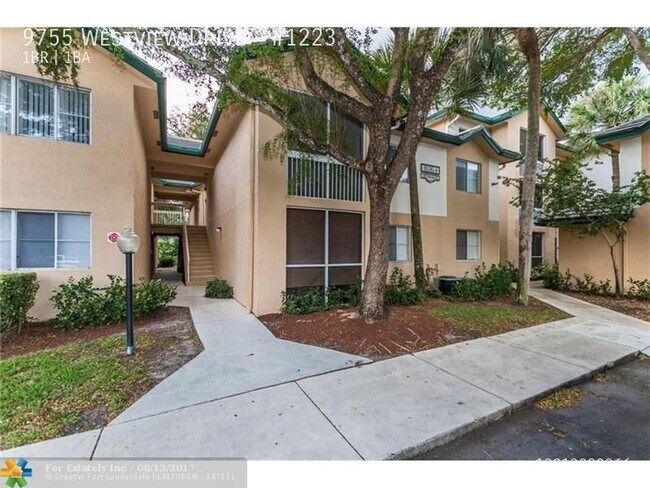 Building Photo - 9755 Westview Dr