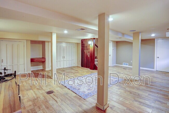 Building Photo - 5304 Springlake Way
