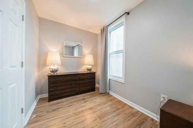 Building Photo - 318 2nd St