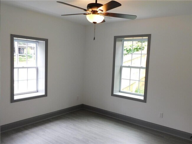 Building Photo - 221 Stafford St NW