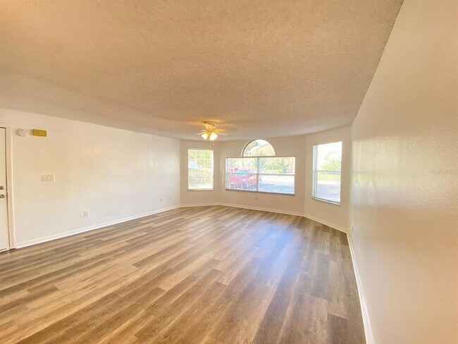 Building Photo - 2751 N Poinciana Blvd