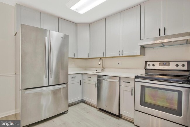 Building Photo - 1520 Marlborough Ct