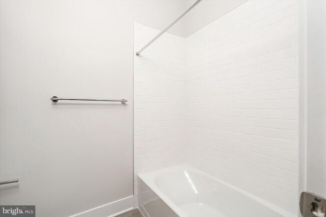 Building Photo - 4403 Thompson Dr