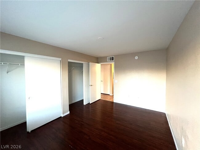 Building Photo - 5710 E Tropicana Ave
