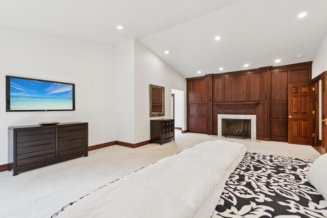 Building Photo - 2430 Dorina Dr