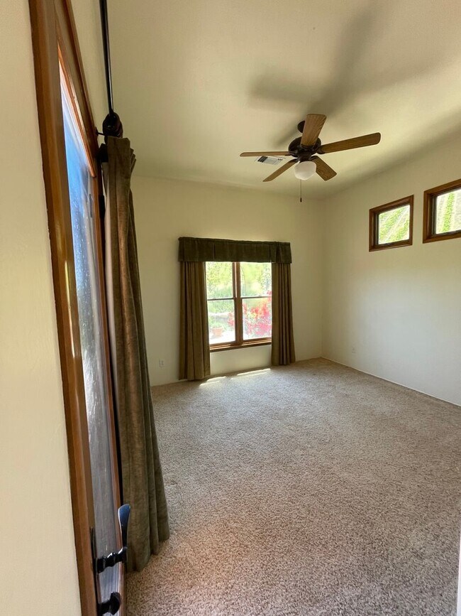 Building Photo - Gorgeous Wine Country 3 Bedroom 2 Bath Sin...